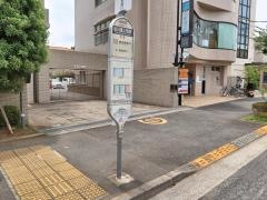「品川通上布田」バス停留所