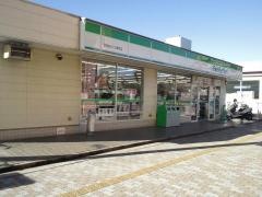 ファミリーマート　西武狭山ケ丘駅前店