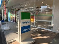 ファミリーマート　新宿五丁目東店
