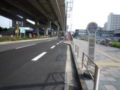 「磯子駅東口」バス停留所