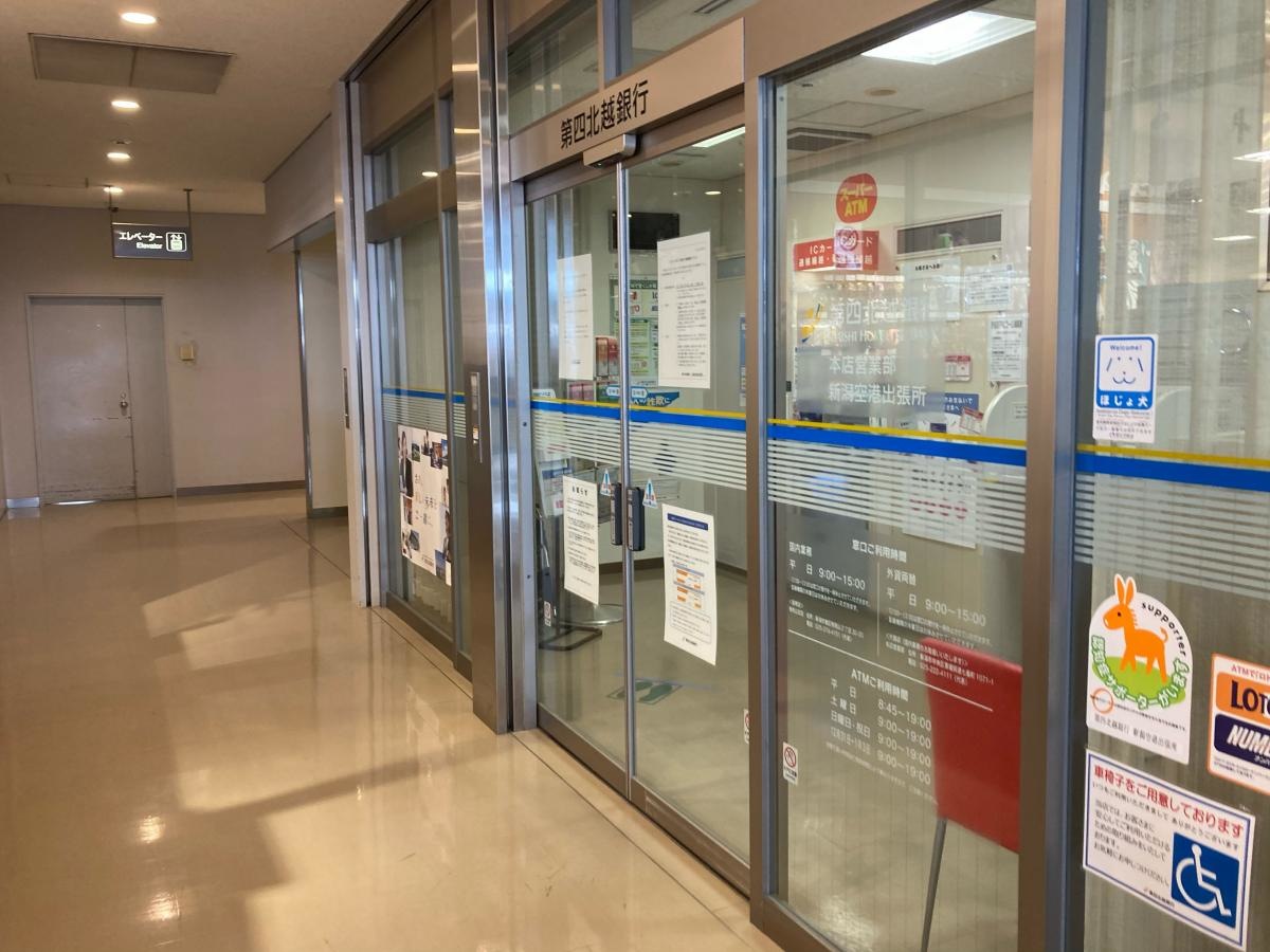 店舗入り口付近。