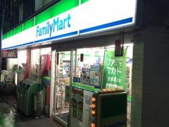 ファミリーマート　与野駅前店