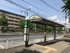「辰巳橋」バス停留所