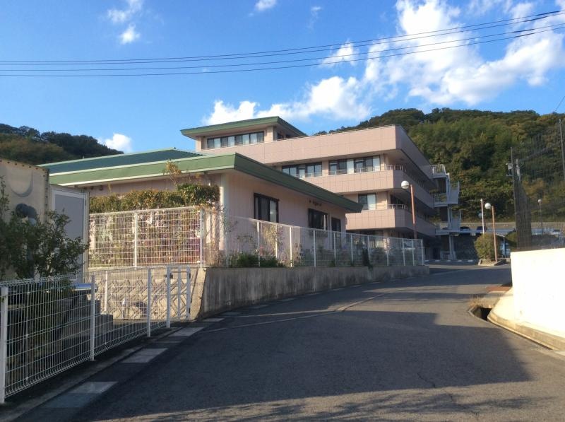 シラユリ