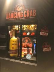 ＤＡＮＣＩＮＧ・ＣＲＡＢ