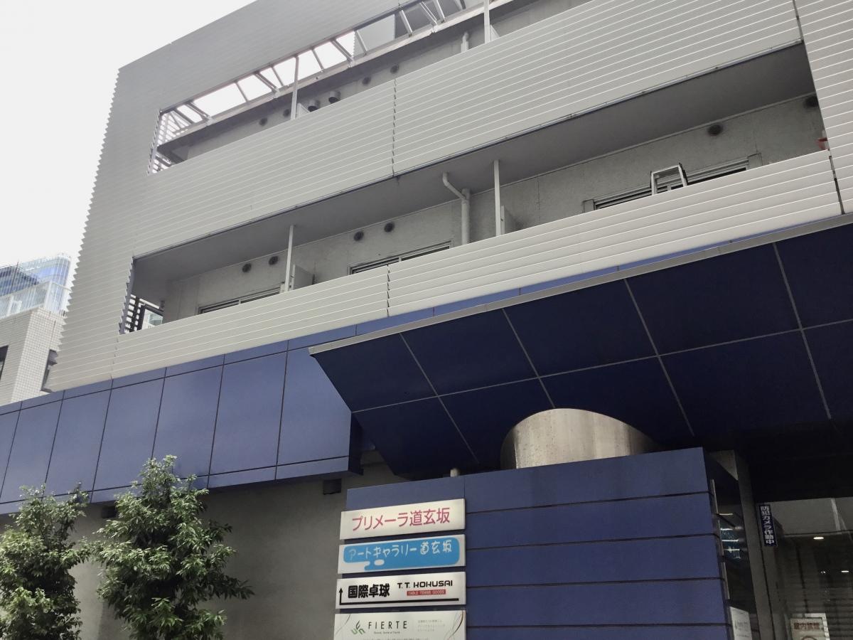 右から