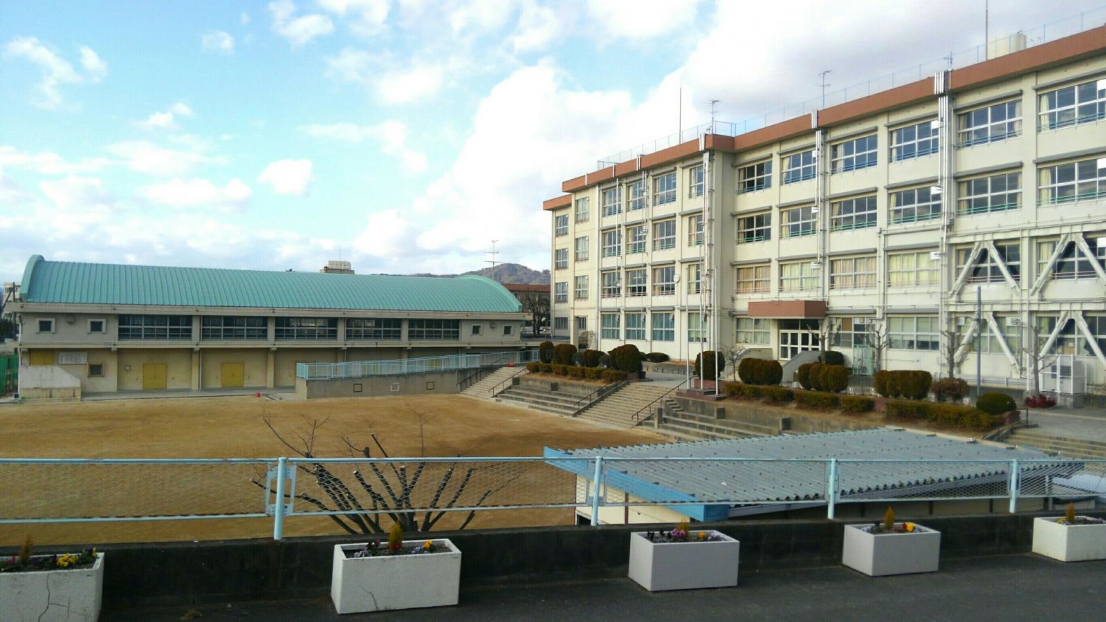 豊中市立第十一中学校