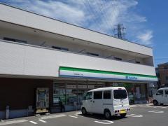 ファミリーマート　伊勢原高森三丁目店