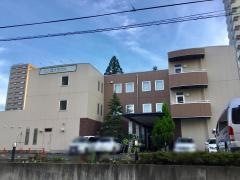 丘のホテル