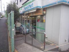 ファミリーマート　帝京大学病院前店