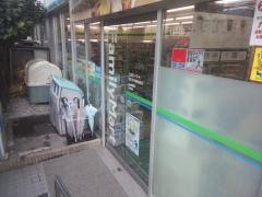 ファミリーマート　帝京大学病院前店