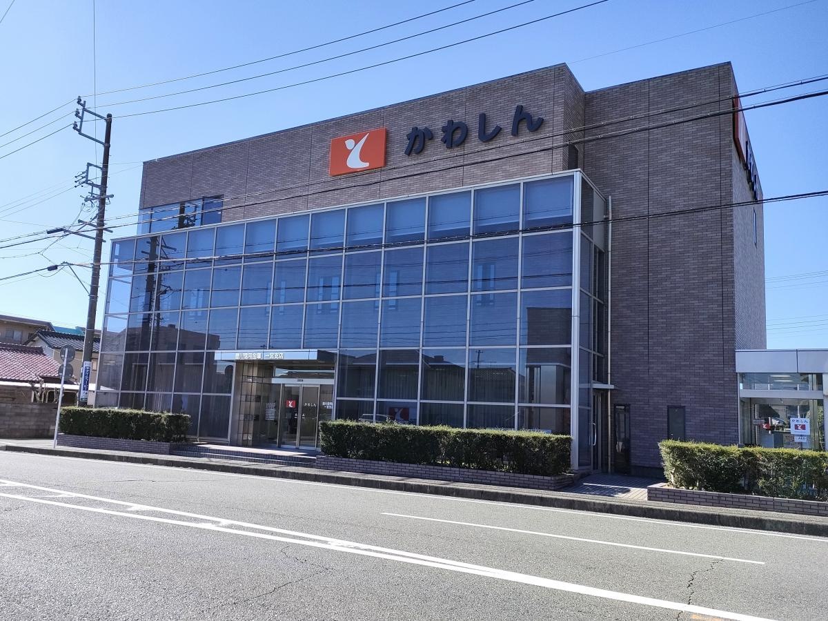 北東から