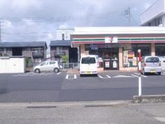 ファミリーマート　吉田鴻巣店