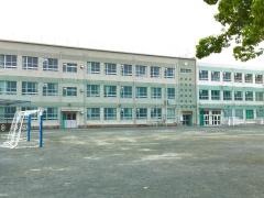 春岡小学校