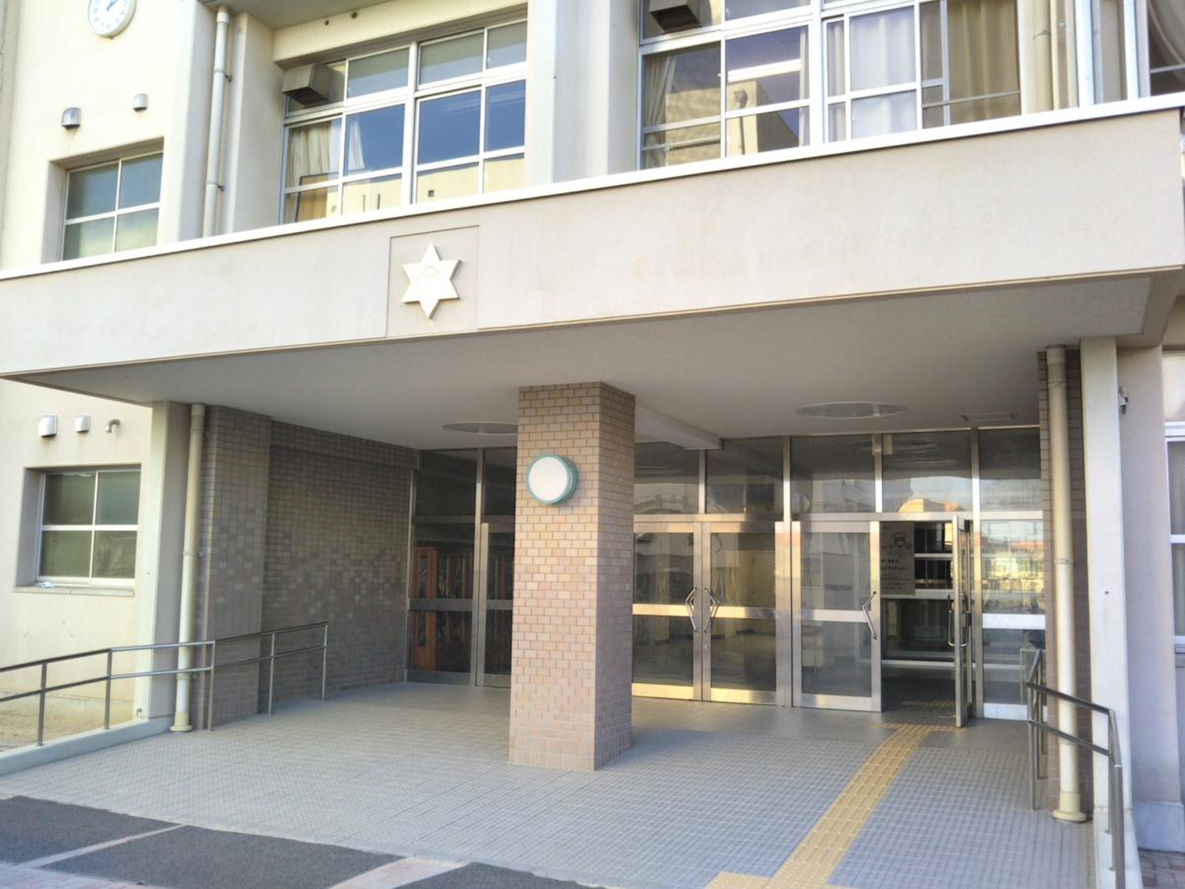 大阪 市立 梅香 中学校
