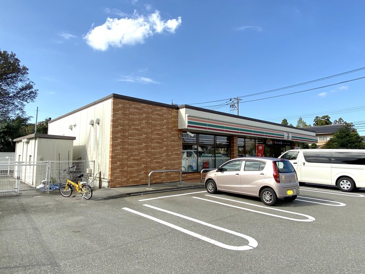 建物左斜め