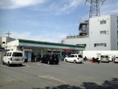 ファミリーマート　調布緑ヶ丘店