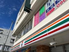 セブンイレブン　那覇真嘉比２丁目店
