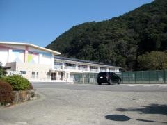 周参見小学校