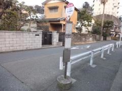 「六浦小学校」バス停留所