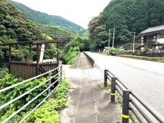 「チチ川」バス停留所