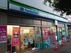 ファミリーマート　西新井駅東口店