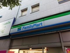 ファミリーマート　西新井駅東口店