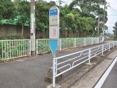 「谷本小学校」バス停留所