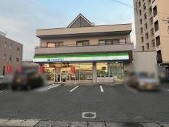 ファミリーマート　大高駅前店