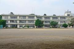 世良田小学校