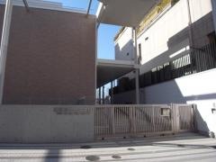港区立三田中学校