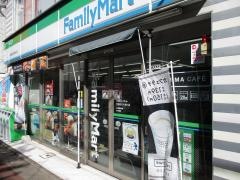 ファミリーマート　世田谷日大通り店