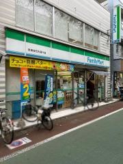 ファミリーマート　世田谷日大通り店