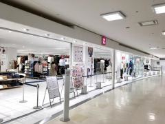 ユニクロ　ラブラ万代店