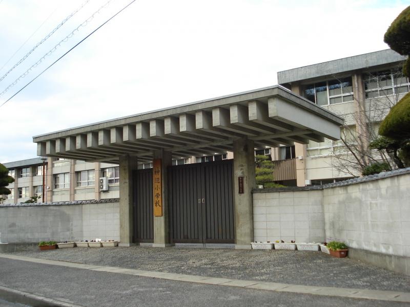 正門