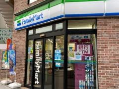 ファミリーマート　金沢八景駅前店