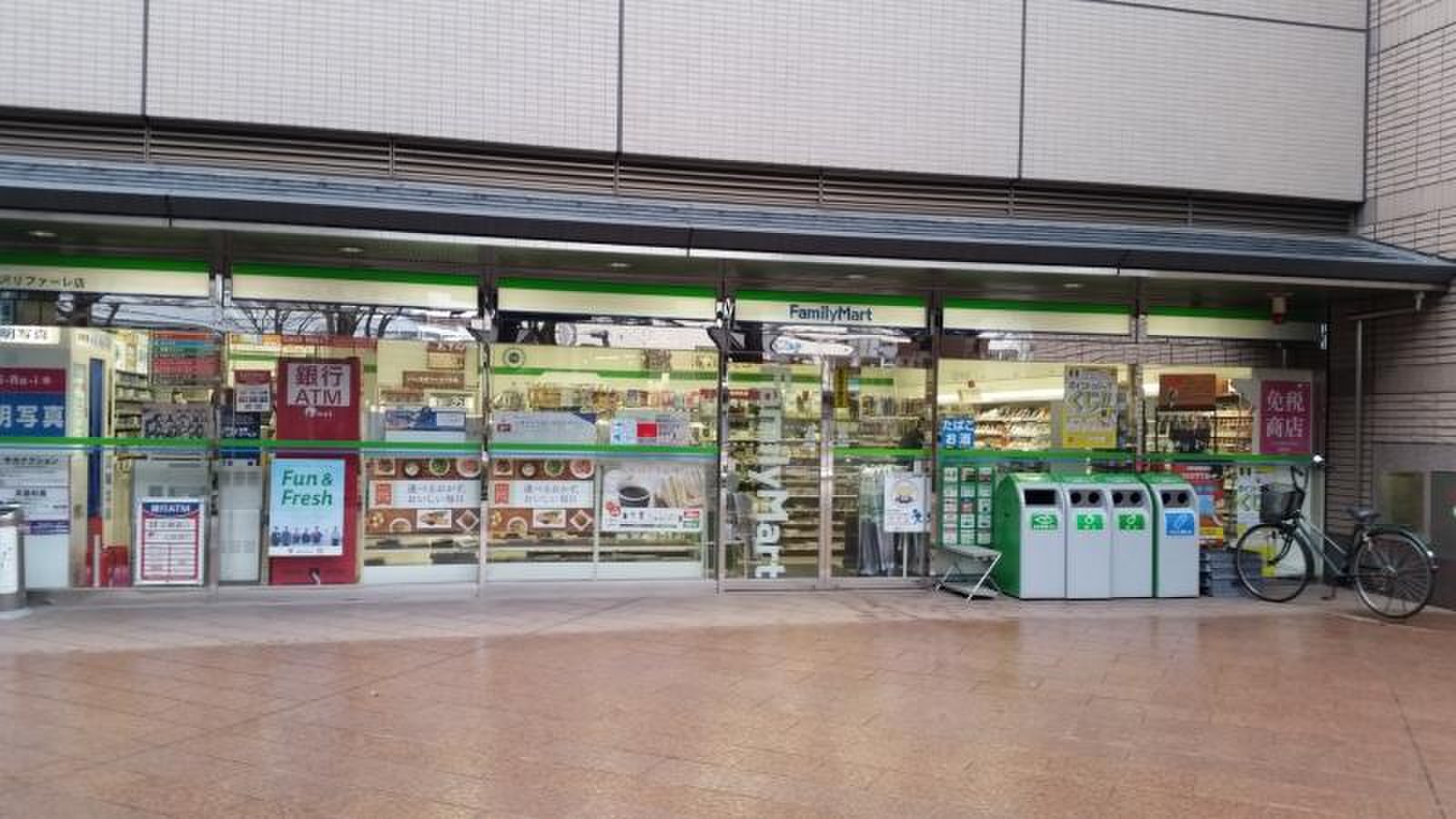 ファミリーマート 金沢 リファーレ 店