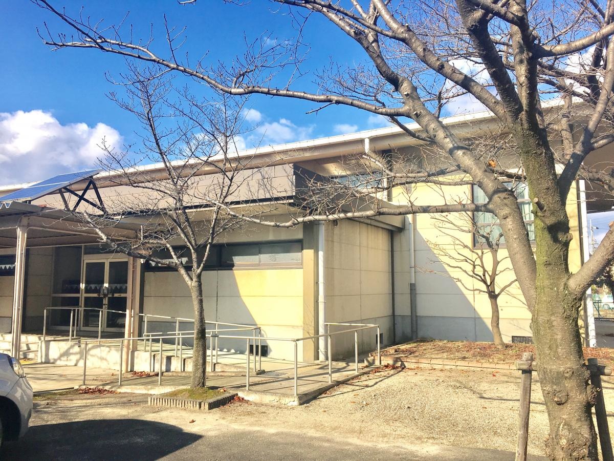 西小倉中学校。 写真。