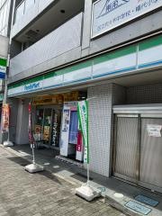 ファミリーマート　初台駅北口店