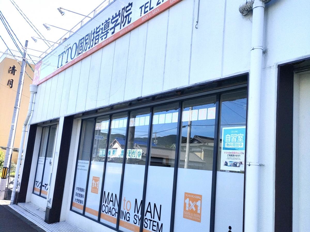 北東から