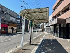 「荒巻小学校前」バス停留所