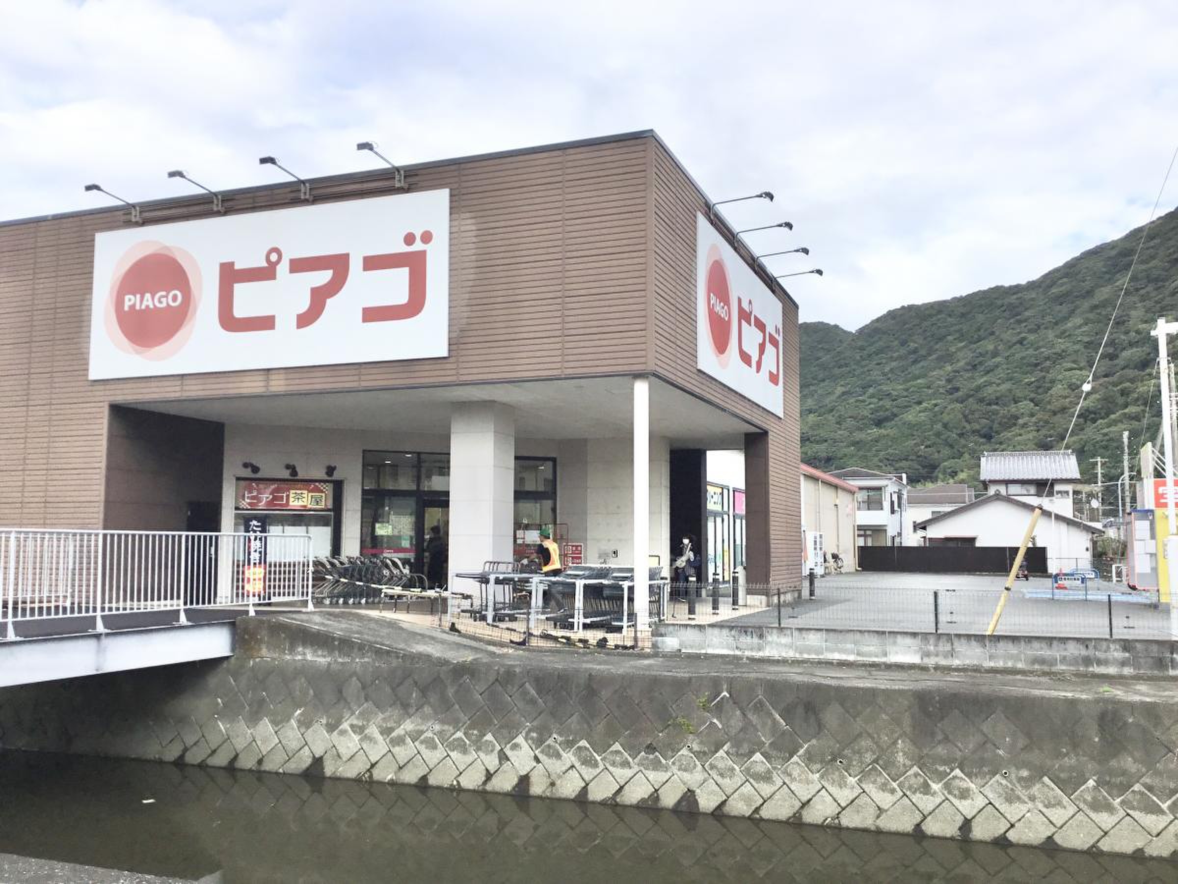 ピアゴ 香貫 店