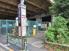 「中央道深大寺バス停下」バス停留所
