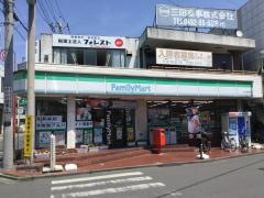 ファミリーマート　鶴ケ島駅前店