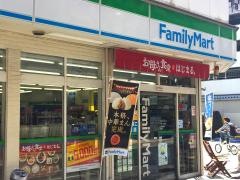 ファミリーマート　アメリカ村店