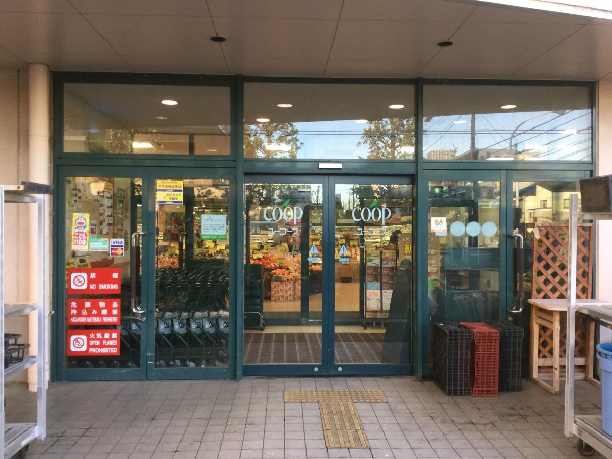 手前の入り口