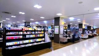未来屋書店　ボンベルタ成田店