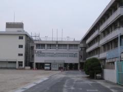 芳泉小学校
