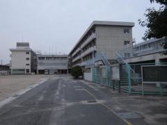 芳泉小学校