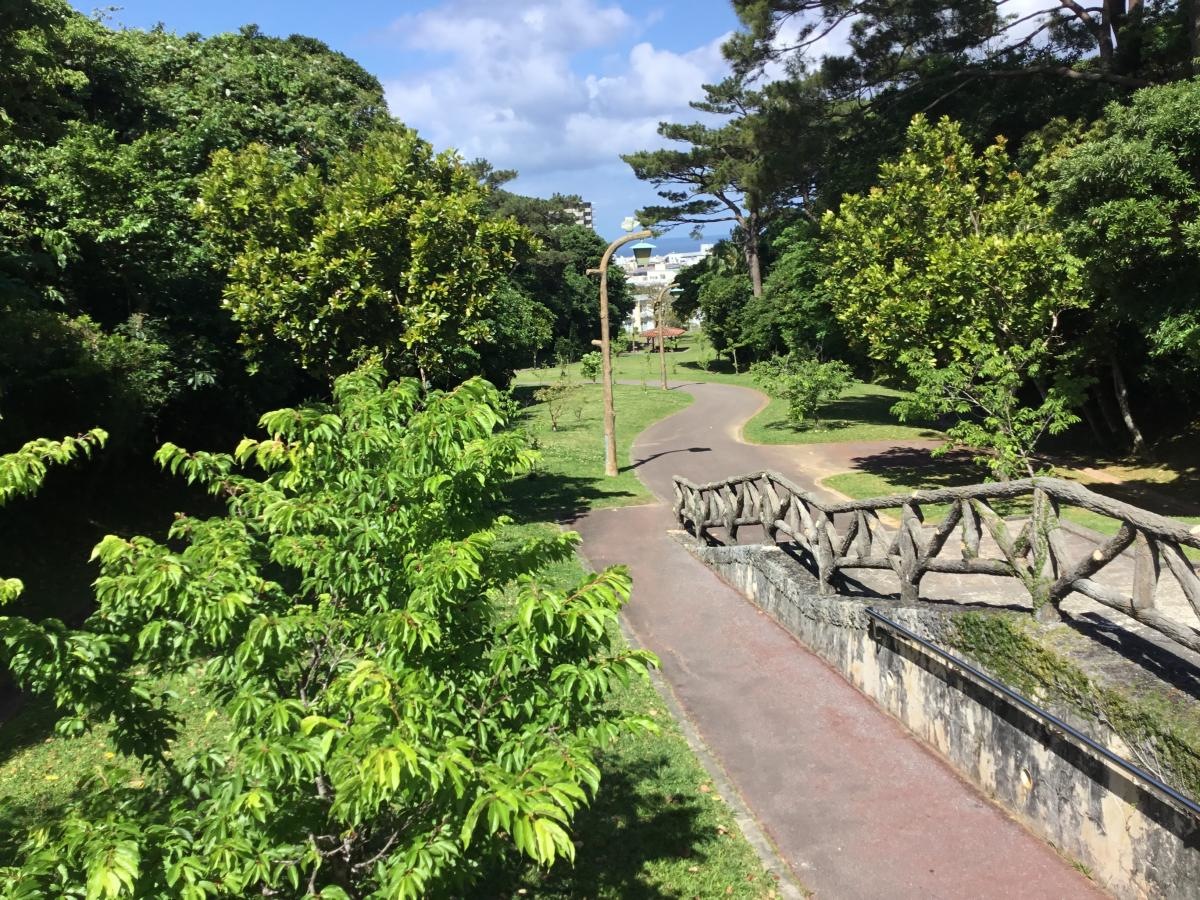 北谷町の桃原公園です